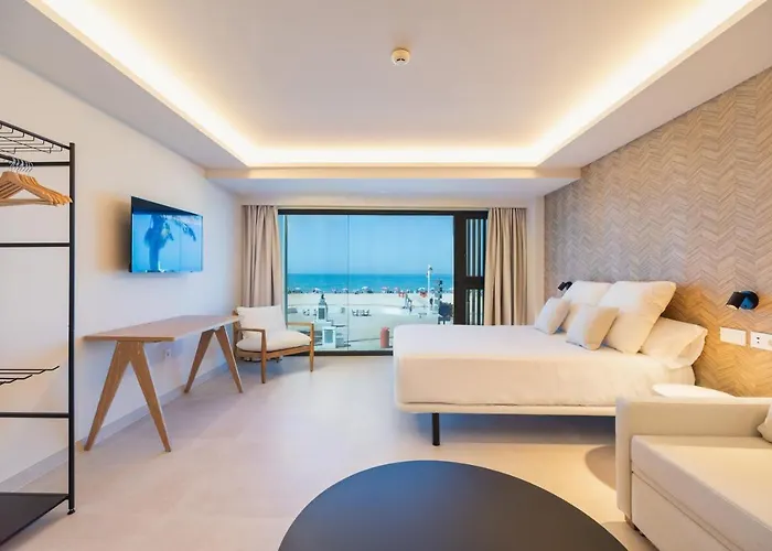 Apartamentos Playa Victoria - By Grupo Tribu